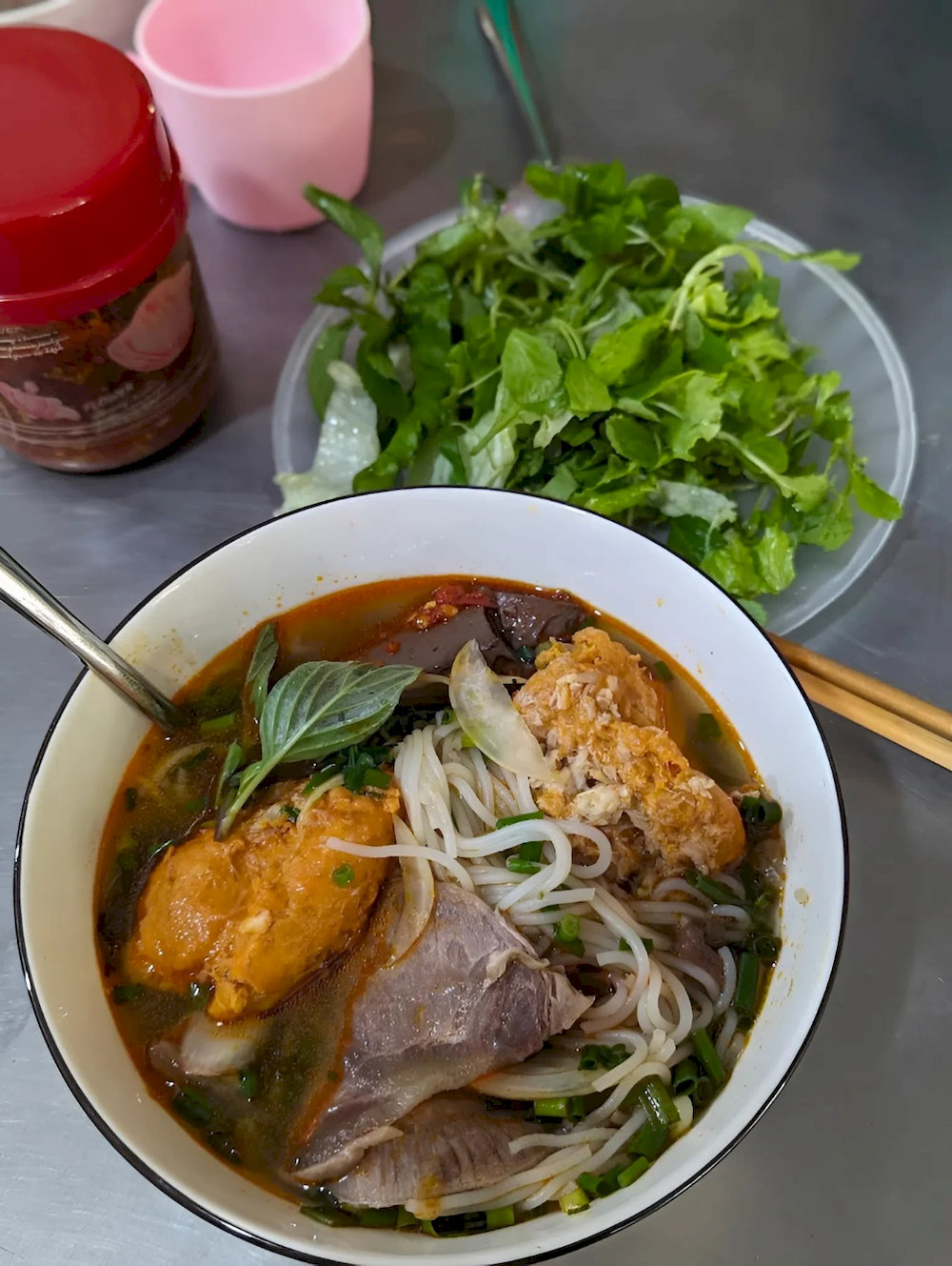 Besides bun bo, the restaurant also serves chicken rice, stir-fried clams, and more